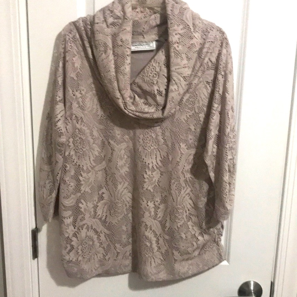 SIMONTONSays size 1X lace cowl neck top with lining NWOT